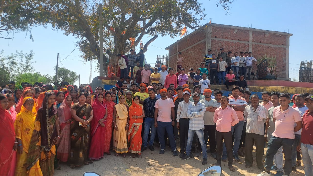 Read more about the article पावापुर में मारपीट को ले थाना पहुँचे ग्रामीण, दिया आवेदन