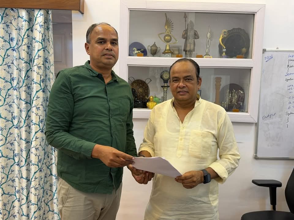 You are currently viewing पूर्व विधायक बिनोद सिंह मिले सूबे के स्वास्थ्य मंत्री से रखी क्षेत्र की समस्या