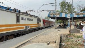 Read more about the article गया-धनबाद रेल मार्ग के बीच चलाया गया ट्रायल स्पीड ट्रेन