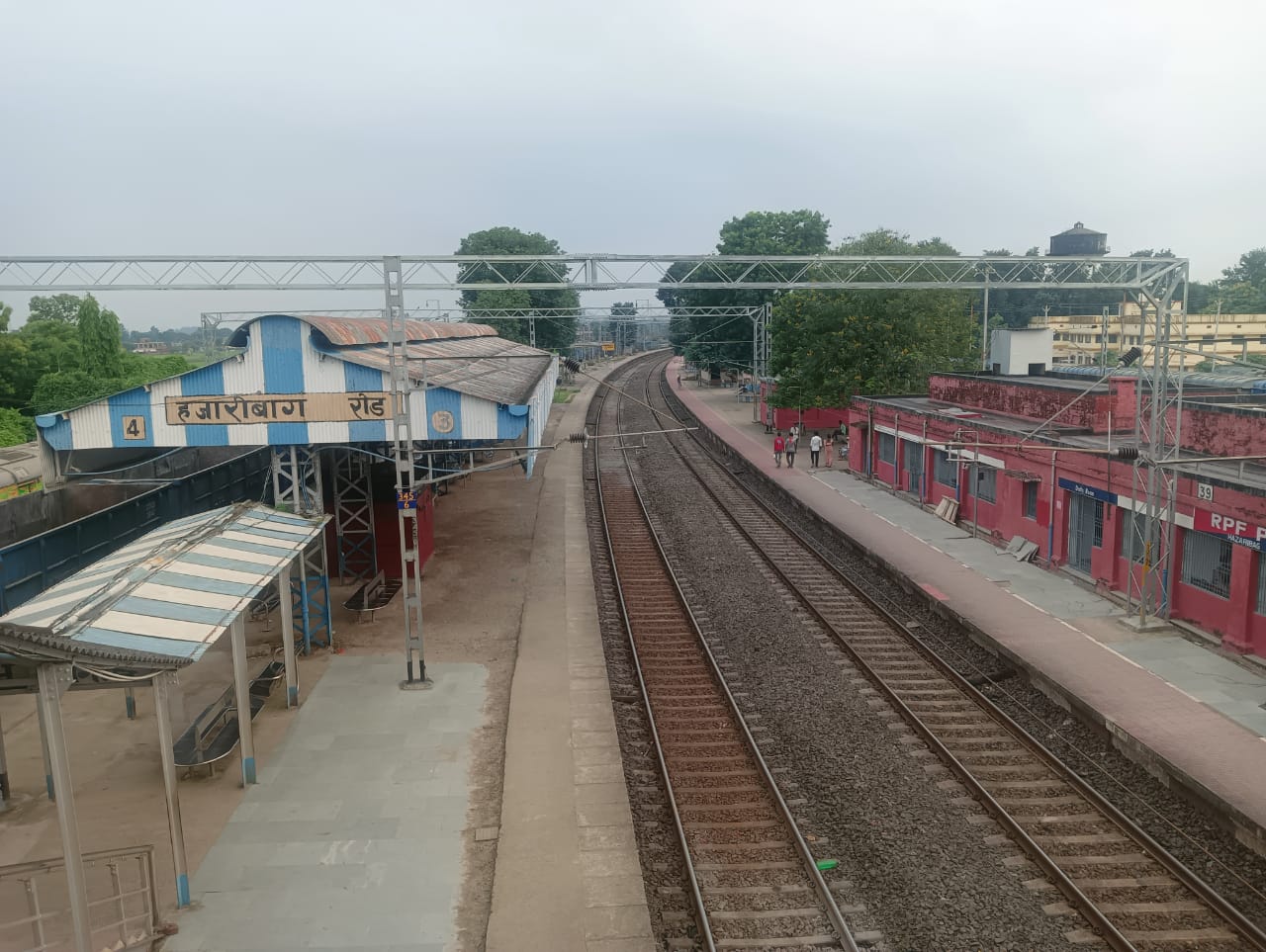 Read more about the article हजारीबाग रोड रेलवे स्टेशन: अमृत भारत योजना के तहत कायाकल्प में देरी, यात्रियों की परेशानी बढ़ी