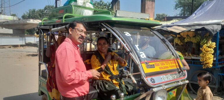 सरिया में महिला सशक्तिकरण की जीवंत मिसाल: टोटो चालक खातिजा खातून को बीडीओ का पी एम आवास का आश्वासन